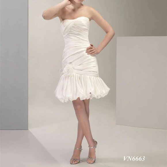 Sample Gorgeous White Wedding Dress, Short sz 4 Corset Bachelorette/Destination - Picture 1 of 6